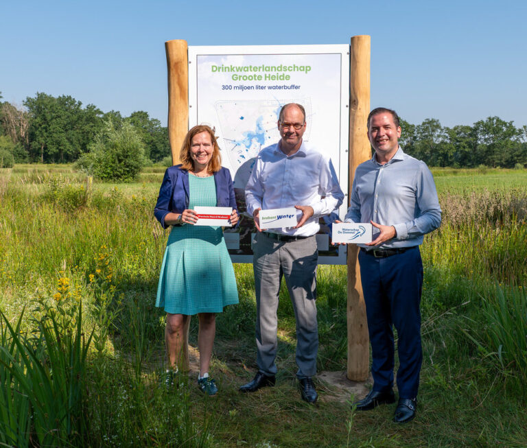 Saskia Boelema (gedeputeerde Provincie Noord Brabant), Rob van Dongen (algemeen directeur Brabant Water) en Erik de Ridder (watergraaf Waterschap De Dommel)